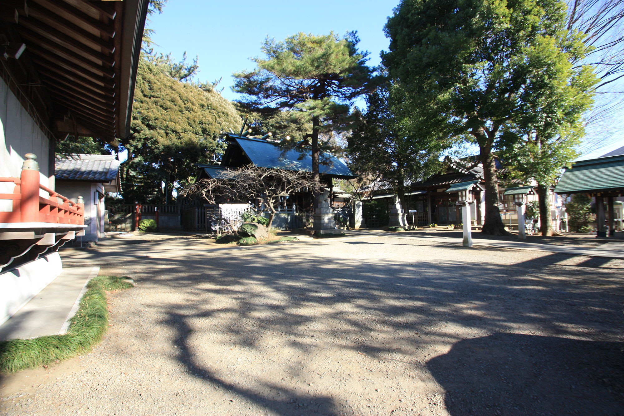 用賀神社の境内