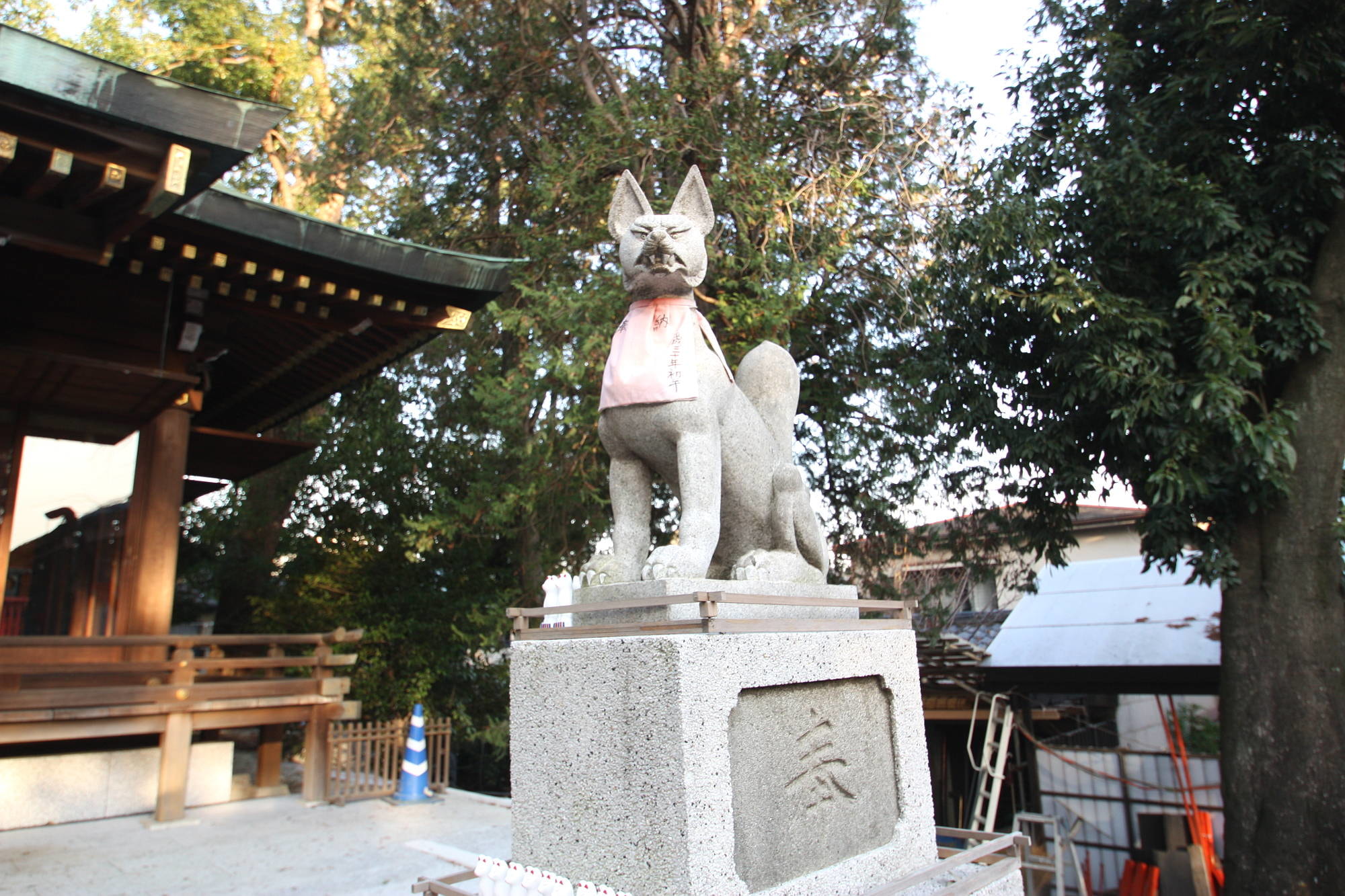 馬橋稲荷神社 右側の狐様