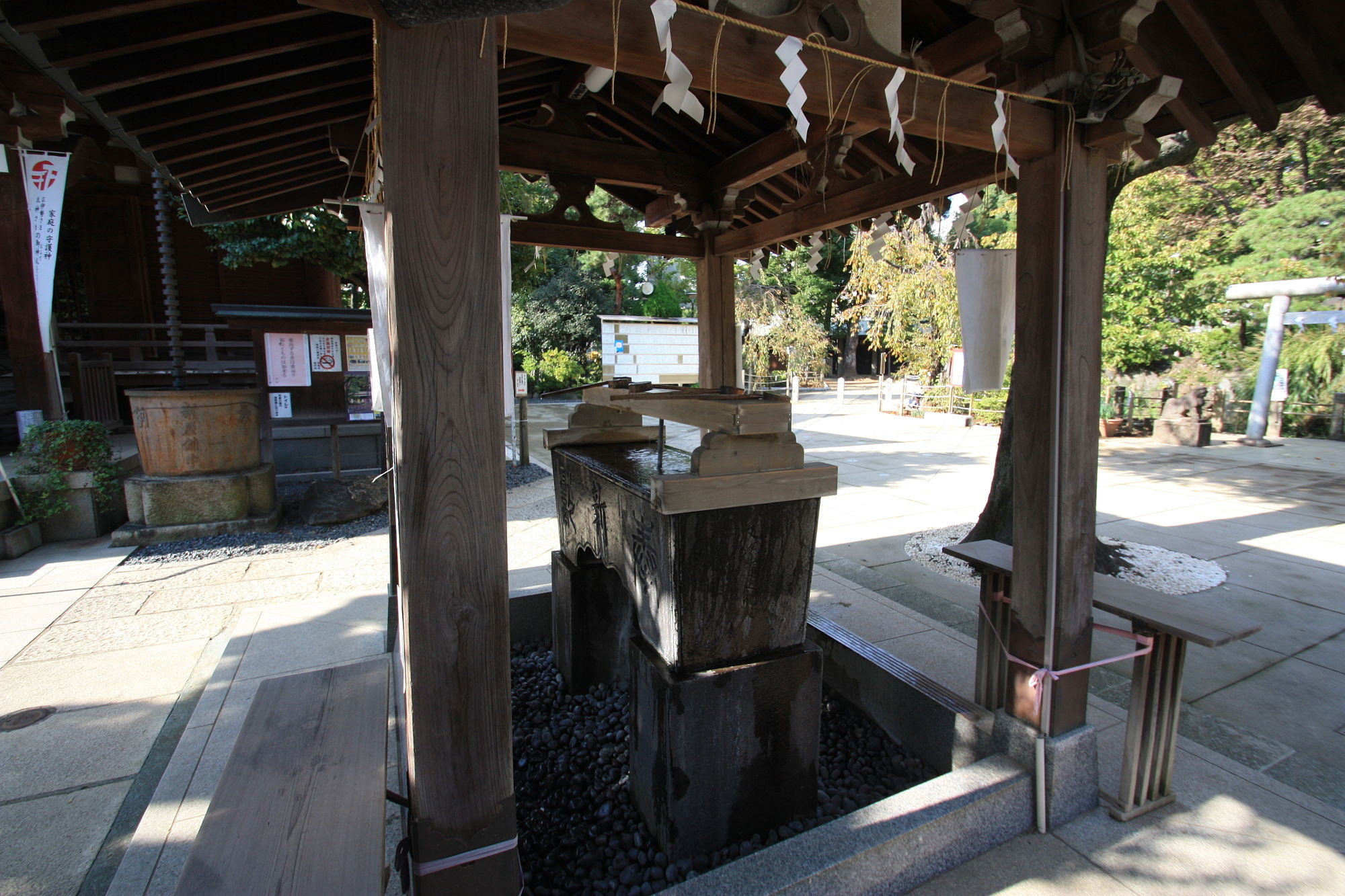 鳩森八幡神社の手水舎