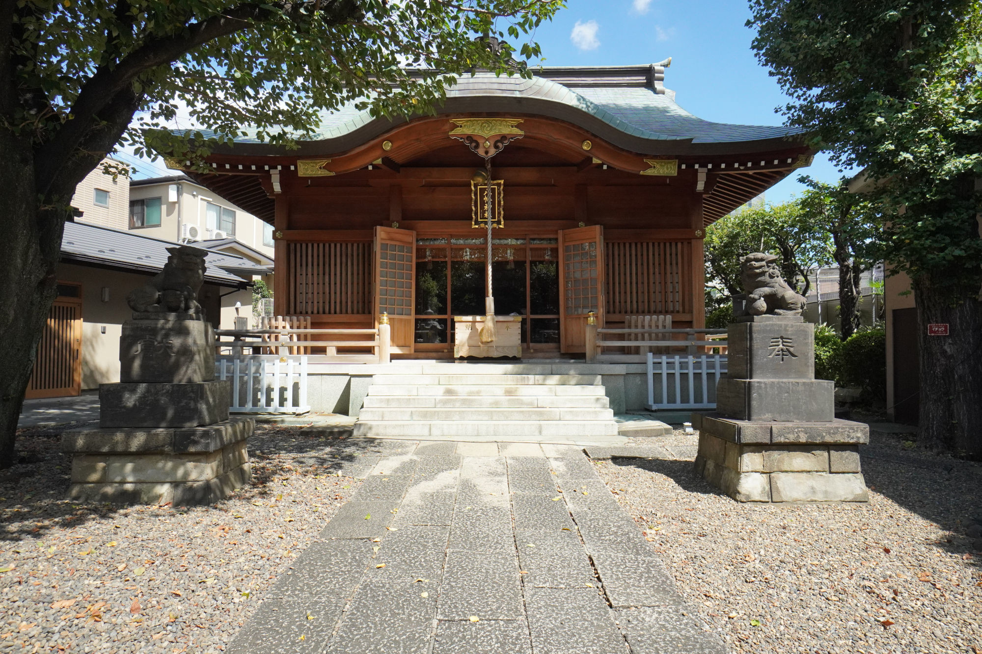 田端八幡神社の拝殿