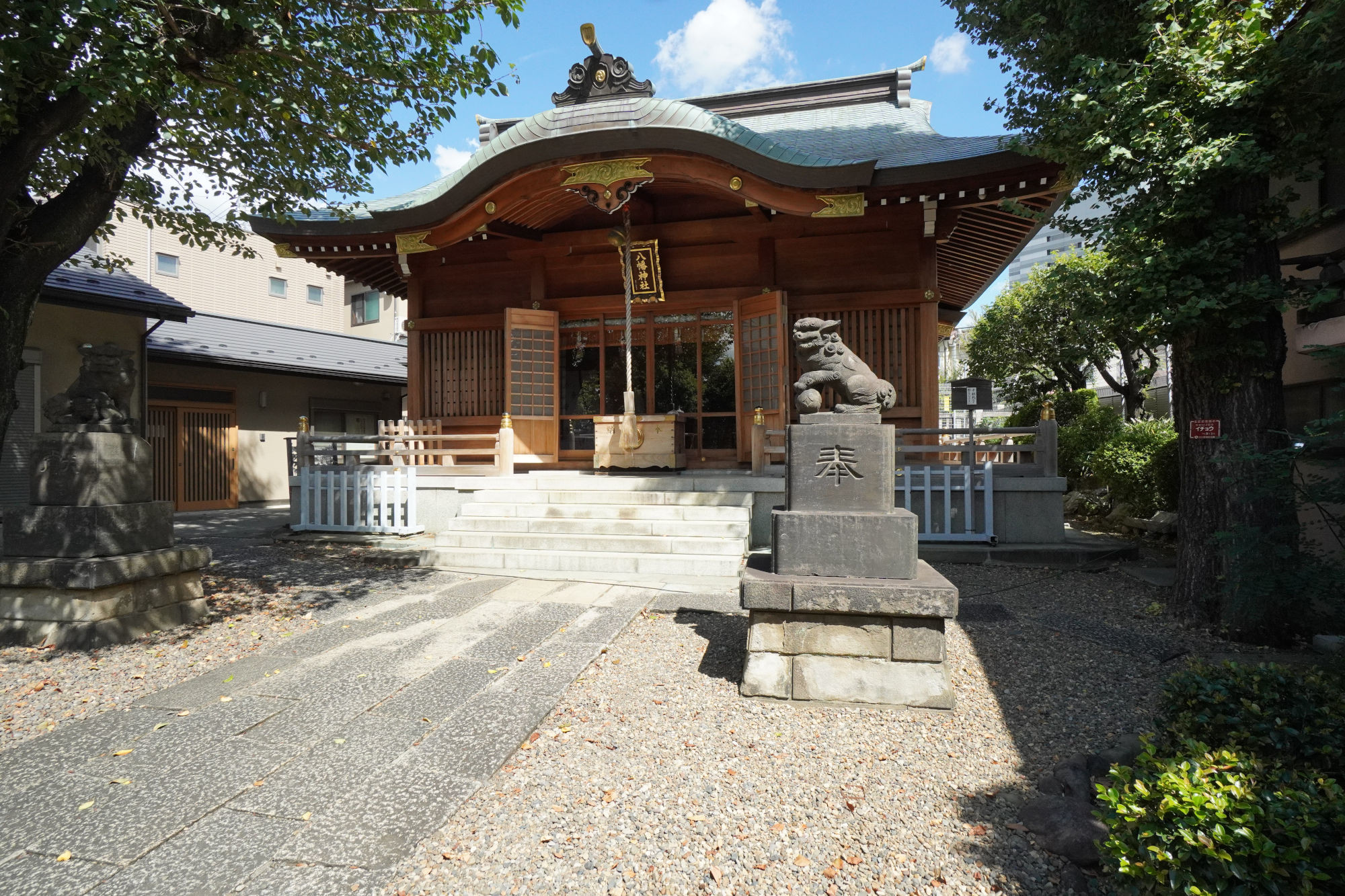 田端八幡神社の拝殿